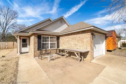 1041 S Walnut St, Sallisaw, OK 74955