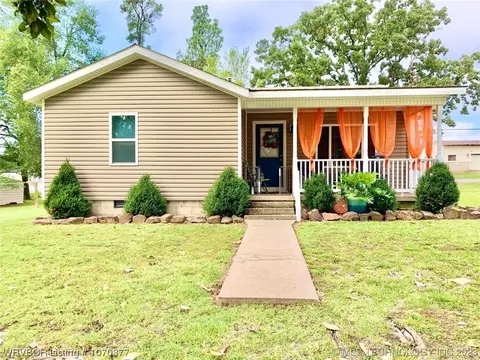 911 Grace St, Poteau, OK 74953