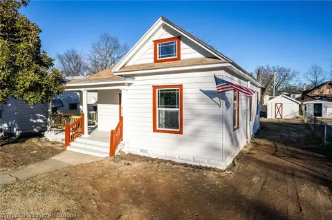 Exterior - 810 35th St, Fort Smith, AR 72903 photo 2 of 7