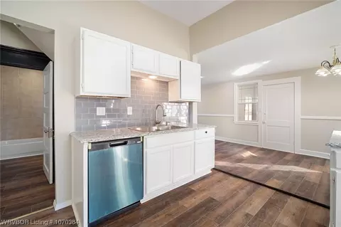 Kitchen - 810 35th St, Fort Smith, AR 72903 photo 5 of 7