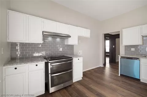 Kitchen - 810 35th St, Fort Smith, AR 72903 photo 2 of 7