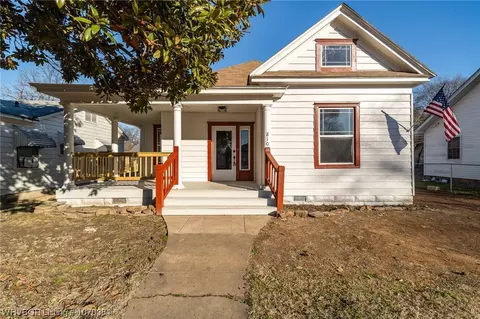 Exterior - 810 35th St, Fort Smith, AR 72903 photo 5 of 7