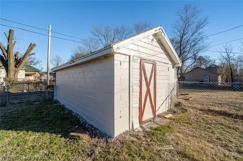 Exterior - 810 35th St, Fort Smith, AR 72903 photo 3 of 7