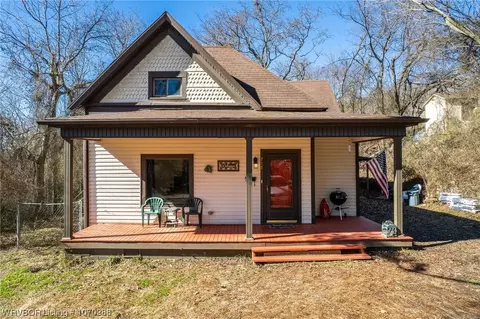 715 N 16th St, Van Buren, AR 72956