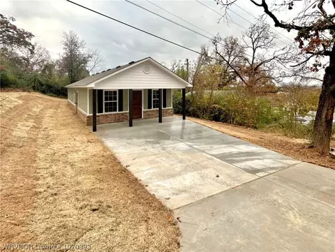 722 N 17th St, Van Buren, AR 72956