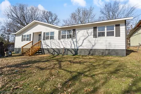 8304 Dequeen Ct, Hackett, AR 72937