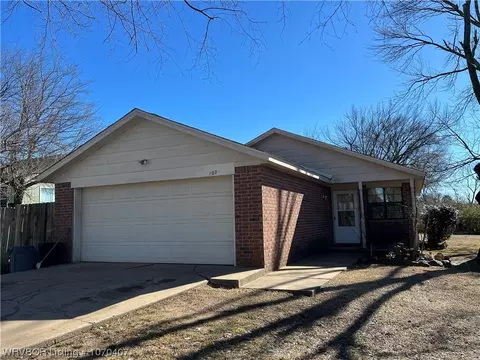 103 Hollow Dr, Roland, OK 74954