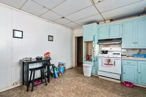 Kitchen - 415 17th St, Fort Smith, AR 72901 photo 2 of 3