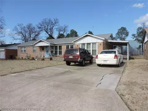 Exterior - 1611 Magnolia Dr, Fort Smith, AR 72908 photo 2 of 7
