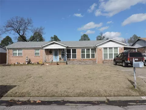 1611 Magnolia Dr, Fort Smith, AR 72908