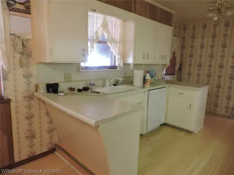 Kitchen - 1611 Magnolia Dr, Fort Smith, AR 72908 photo 4 of 5