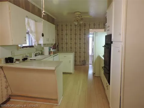 Kitchen - 1611 Magnolia Dr, Fort Smith, AR 72908 photo 5 of 5