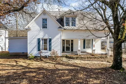 712 N 3rd St, Ozark, AR 72949