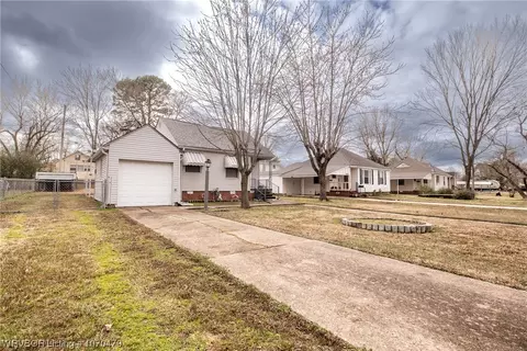 4022 Morris Dr, Fort Smith, AR 72904
