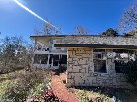 1207 N 24th St, Van Buren, AR 72956