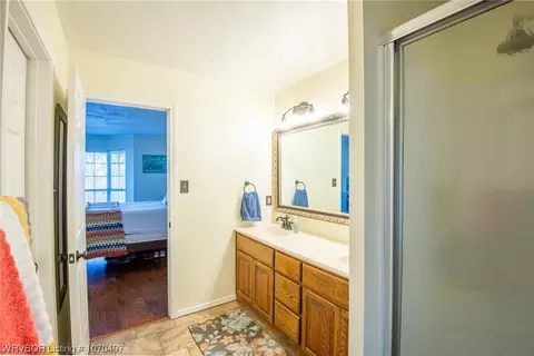 Bath - 3524 Coventry Ln, Fort Smith, AR 72908 photo 2 of 4