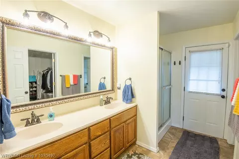 Bath - 3524 Coventry Ln, Fort Smith, AR 72908 photo 1 of 4