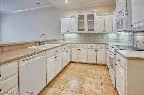Kitchen - 4002 Logan Ln, Fort Smith, AR 72903 photo 4 of 5