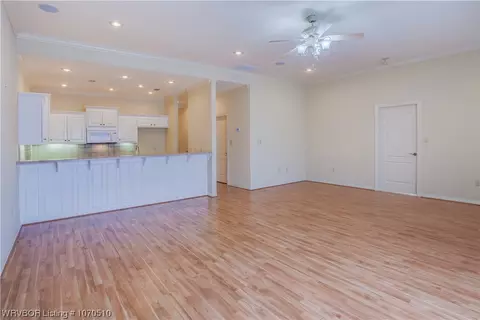 Living - 4002 Logan Ln, Fort Smith, AR 72903 photo 2 of 2