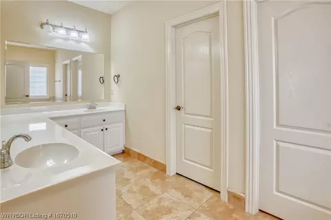 Bath - 4002 Logan Ln, Fort Smith, AR 72903 photo 2 of 7