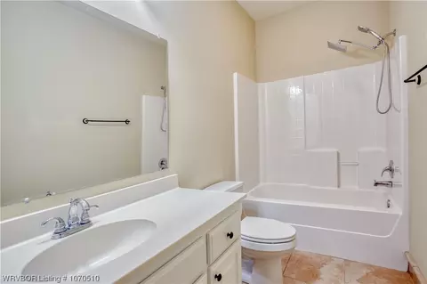 Bath - 4002 Logan Ln, Fort Smith, AR 72903 photo 6 of 7