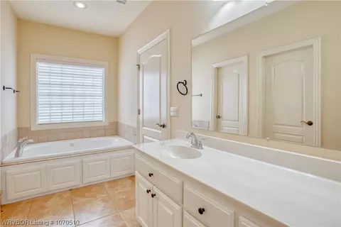 Bath - 4002 Logan Ln, Fort Smith, AR 72903 photo 5 of 7