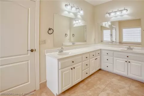 Bath - 4002 Logan Ln, Fort Smith, AR 72903 photo 1 of 7