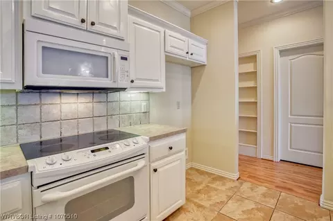 Kitchen - 4002 Logan Ln, Fort Smith, AR 72903 photo 2 of 5