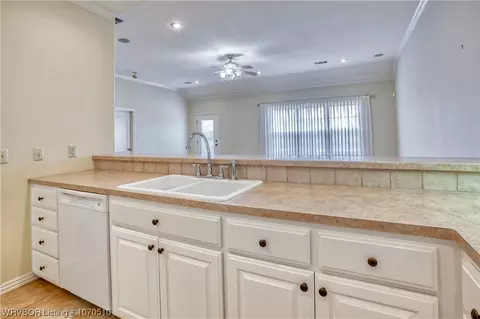Kitchen - 4002 Logan Ln, Fort Smith, AR 72903 photo 5 of 5