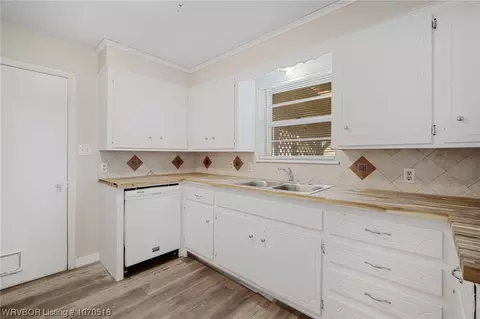 Kitchen - 2615 Memphis St, Fort Smith, AR 72901 photo 5 of 5