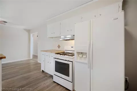 Kitchen - 2615 Memphis St, Fort Smith, AR 72901 photo 3 of 5