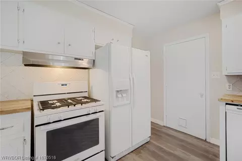 Kitchen - 2615 Memphis St, Fort Smith, AR 72901 photo 4 of 5