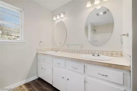 Bath - 2615 Memphis St, Fort Smith, AR 72901 photo 2 of 3