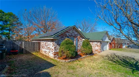 Exterior - 6108 Sandy Parker Ct, Fort Smith, AR 72916 photo 4 of 9