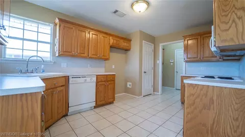 Kitchen - 6108 Sandy Parker Ct, Fort Smith, AR 72916 photo 1 of 4
