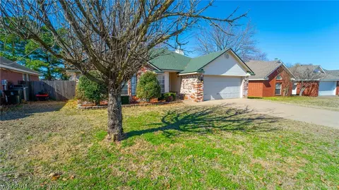 Exterior - 6108 Sandy Parker Ct, Fort Smith, AR 72916 photo 3 of 9