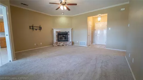 Living - 6108 Sandy Parker Ct, Fort Smith, AR 72916 photo 2 of 3