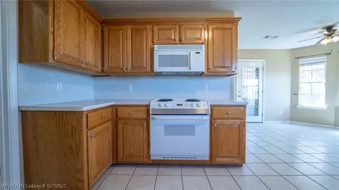 Kitchen - 6108 Sandy Parker Ct, Fort Smith, AR 72916 photo 3 of 4