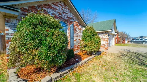 Exterior - 6108 Sandy Parker Ct, Fort Smith, AR 72916 photo 5 of 9