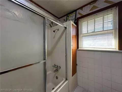 Bath - 917 N 18th, Fort Smith, AR 72901 photo 2 of 4