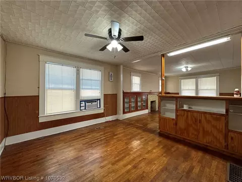 Living - 917 N 18th, Fort Smith, AR 72901 photo 4 of 5
