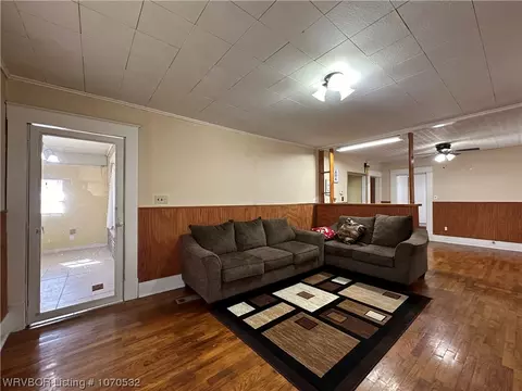 Living - 917 N 18th, Fort Smith, AR 72901 photo 2 of 5