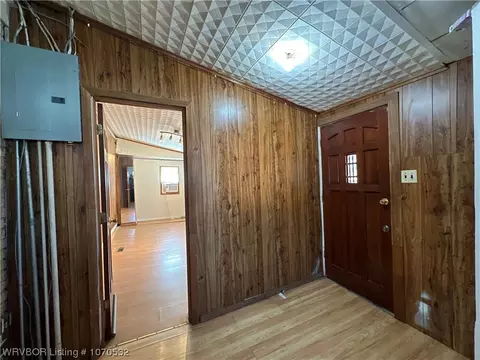 Entry Way - 917 N 18th, Fort Smith, AR 72901 photo 2 of 2