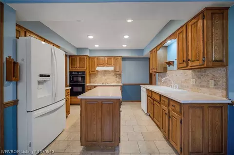 Kitchen - 3113 Ramsgate Way, Fort Smith, AR 72908 photo 4 of 7