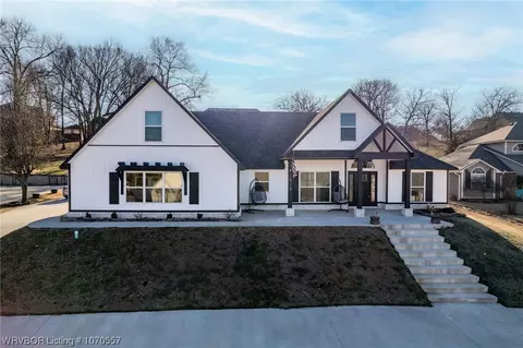 2019 Lee Creek Dr, Van Buren, AR 72956