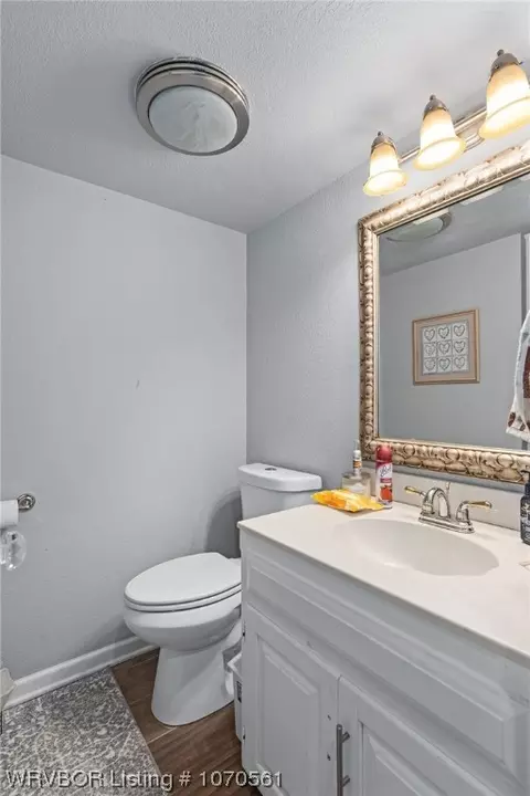 Bath - 10728 Hunters Point Rd, Fort Smith, AR 72903 photo 6 of 7