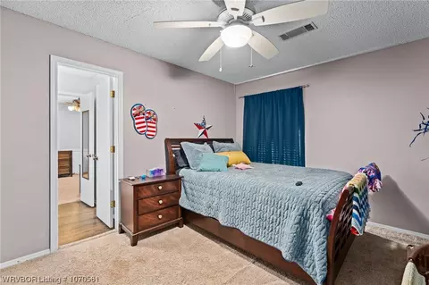 Bedroom - 10728 Hunters Point Rd, Fort Smith, AR 72903 photo 3 of 8