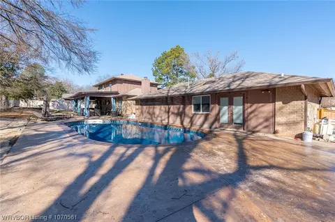 Exterior - 10728 Hunters Point Rd, Fort Smith, AR 72903 photo 8 of 11