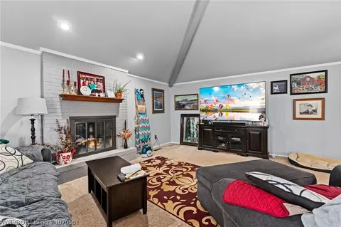 Living - 10728 Hunters Point Rd, Fort Smith, AR 72903 photo 2 of 2