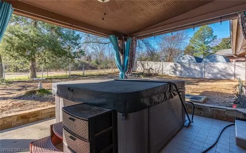 Exterior - 10728 Hunters Point Rd, Fort Smith, AR 72903 photo 4 of 11